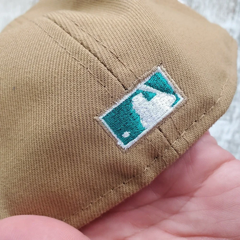 New Era Fitted Hat Cap‎ 7 1/8 Seattle Mariners Side Patch Wheat Metallic